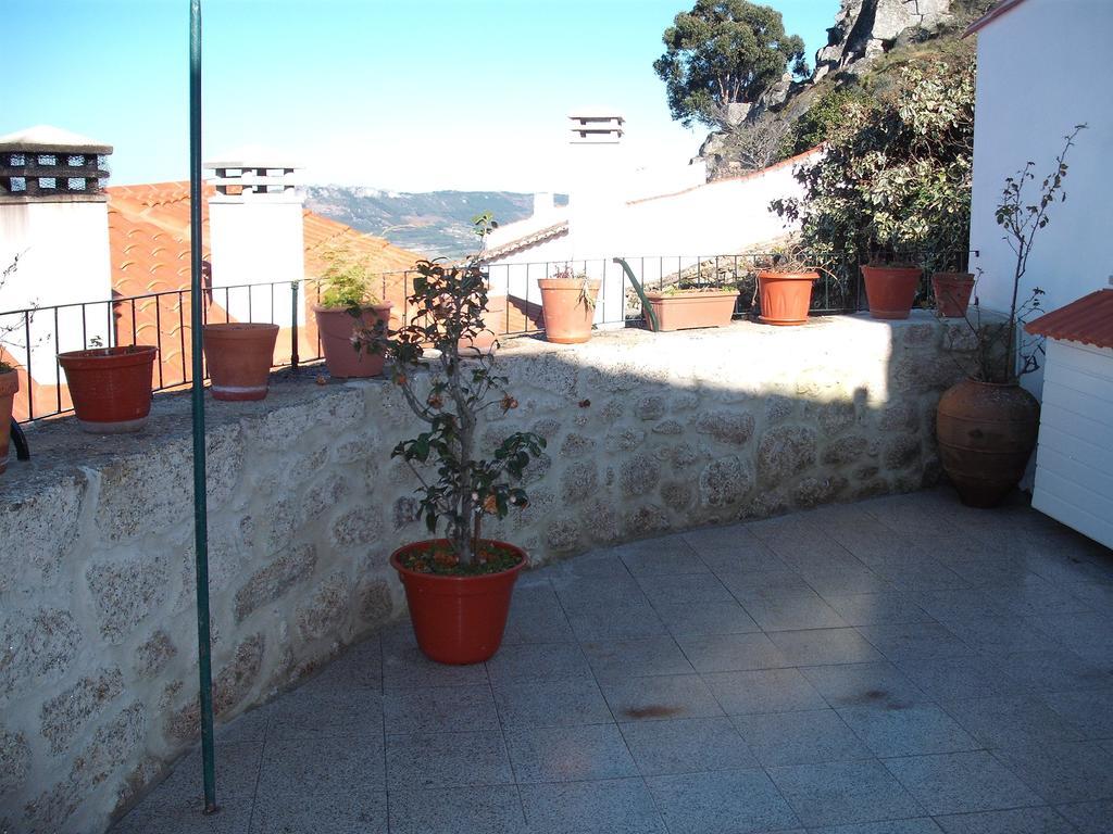Casa Pires Mateus Guest House Монсанту Екстериор снимка