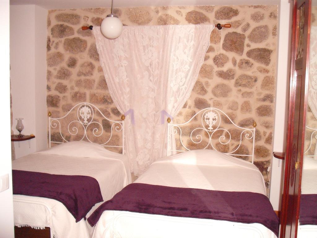 Casa Pires Mateus Guest House Монсанту Стая снимка